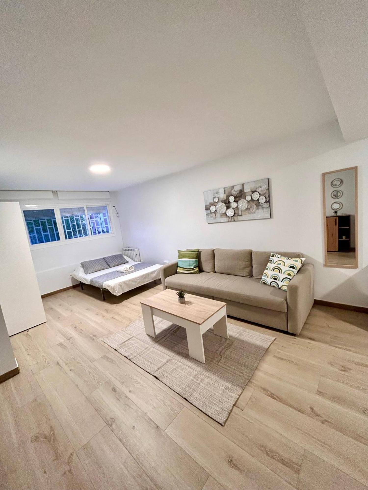 Apartamentos Ribadeo Madrid Esterno foto