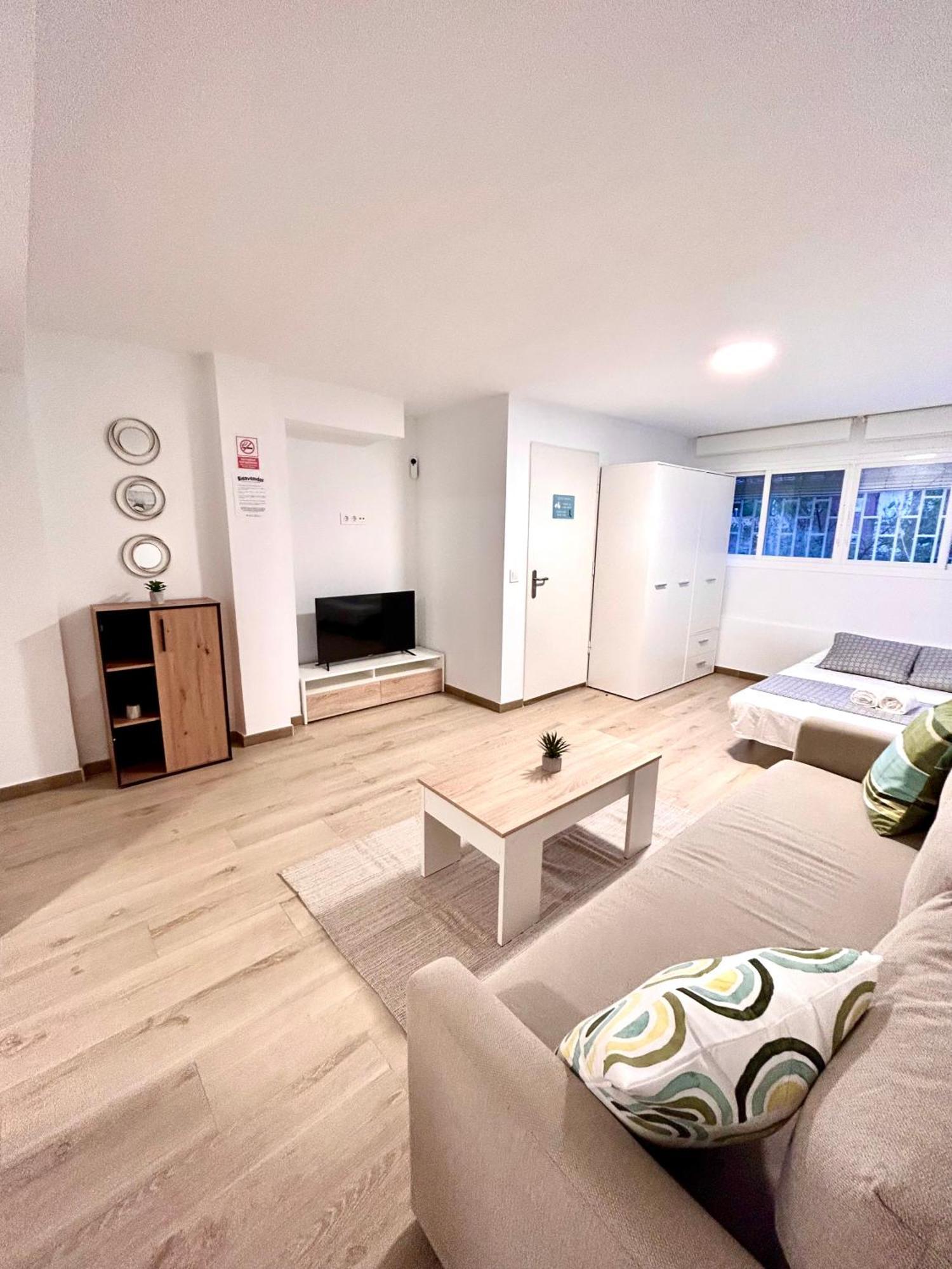 Apartamentos Ribadeo Madrid Esterno foto