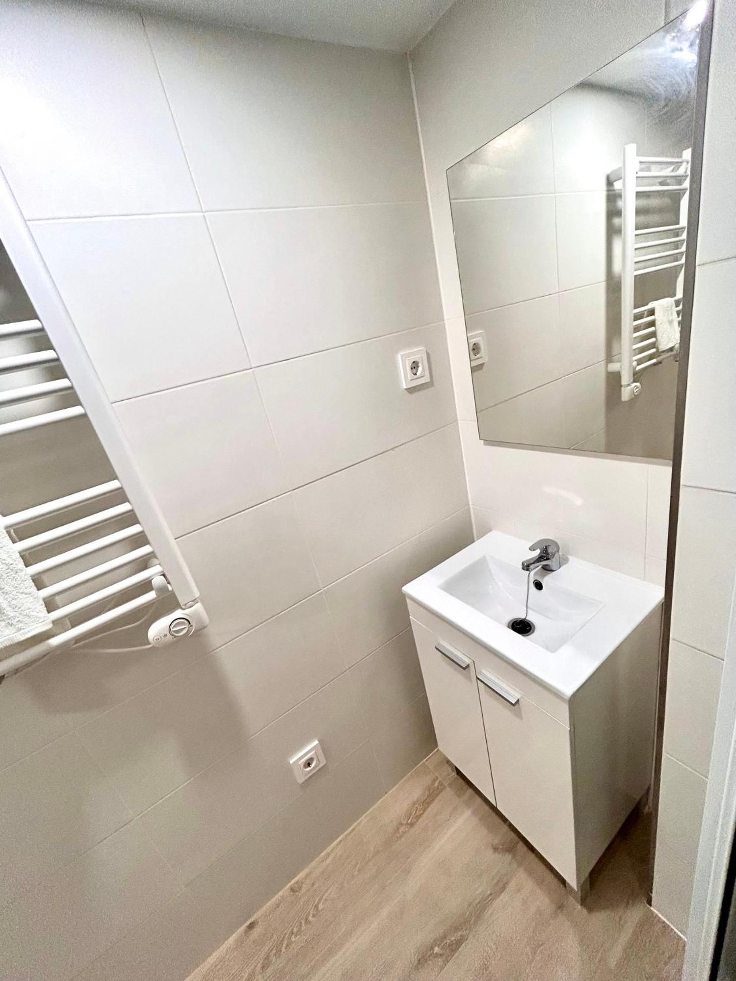Apartamentos Ribadeo Madrid Esterno foto