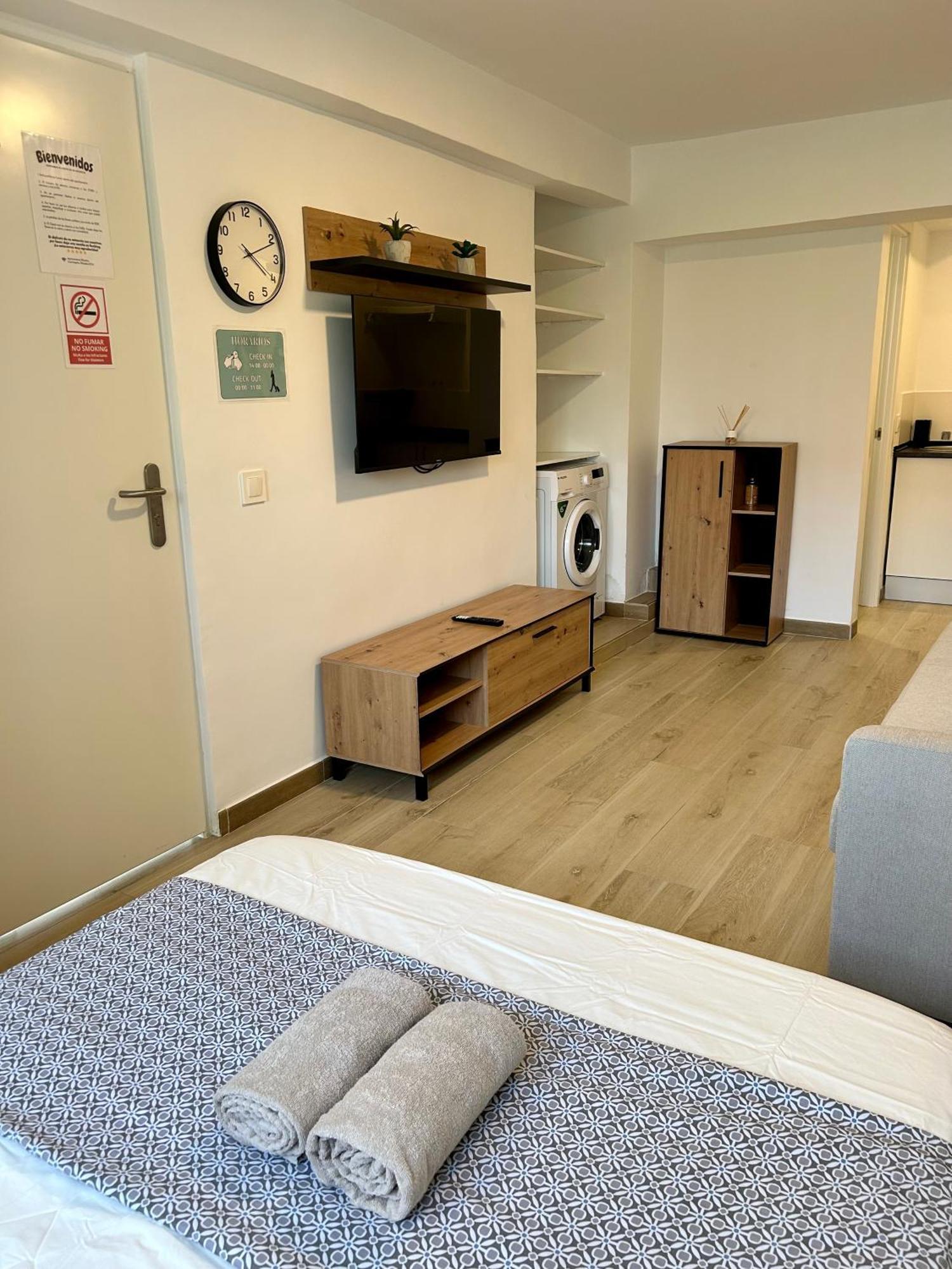 Apartamentos Ribadeo Madrid Esterno foto