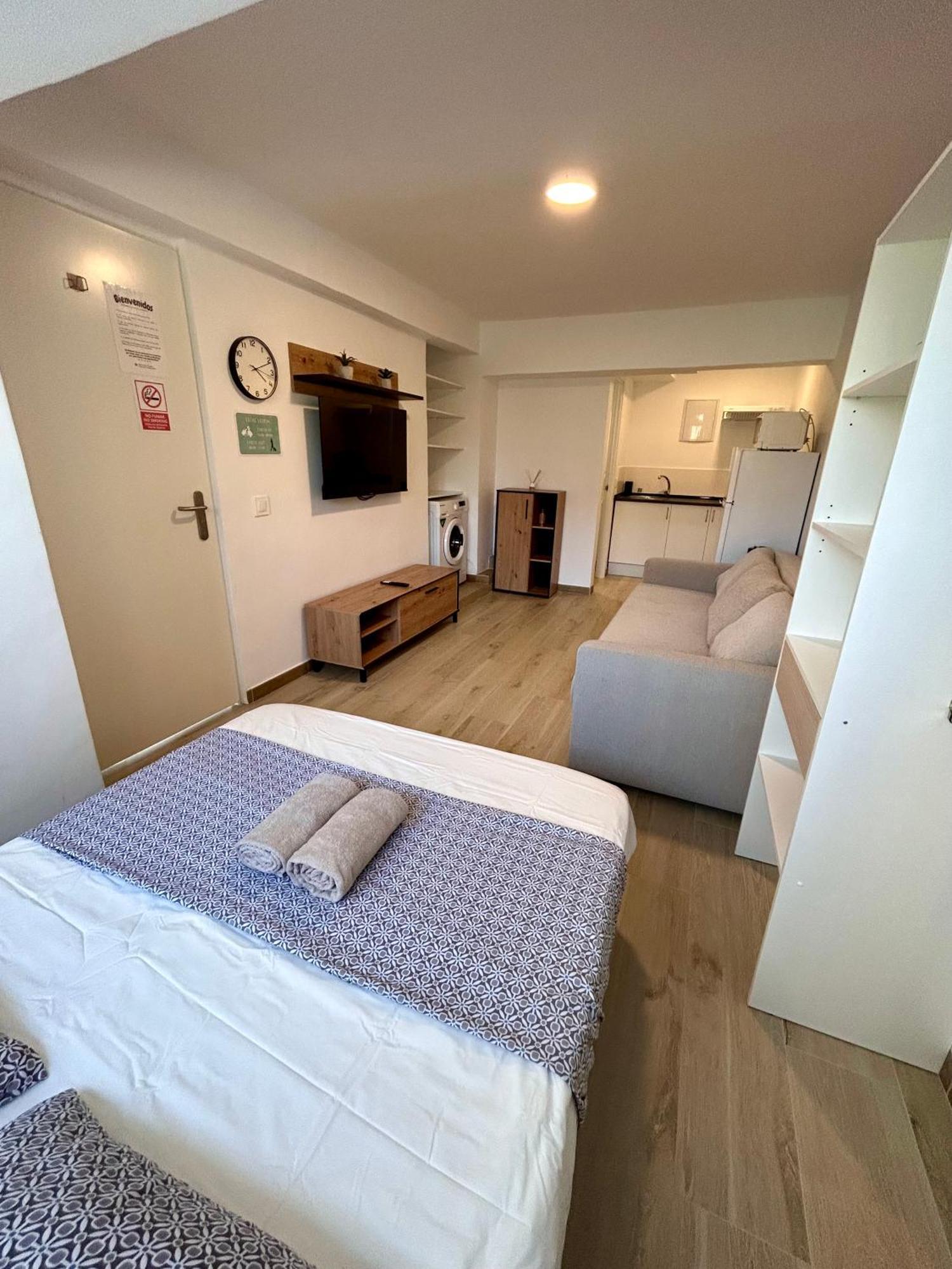 Apartamentos Ribadeo Madrid Esterno foto